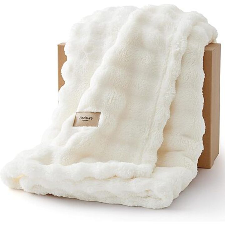 Bedsure 3D Fleece Bubble Throw Blanket 50x60 Off White